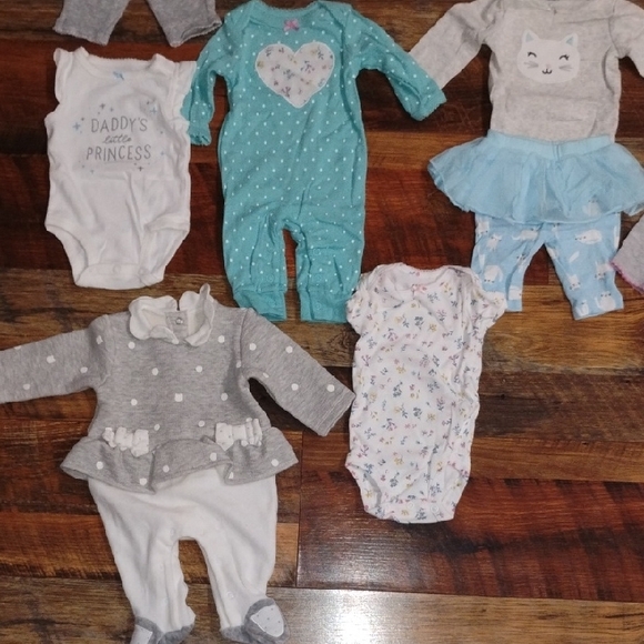 NEWBORN GIRLS CLOTHING AND  ACCESSORIES!!! HUGE BUNDLE! - Picture 11 of 14